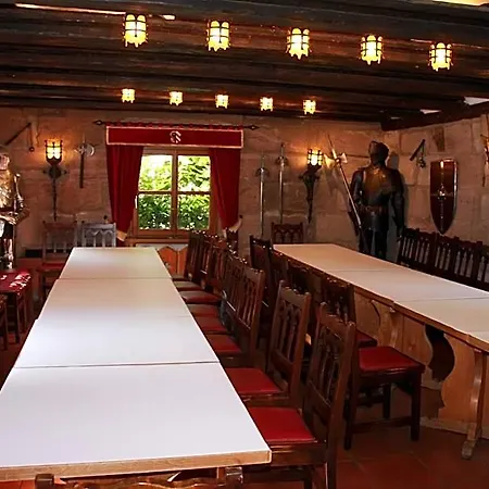 Zur Friedenslinde فندق *
