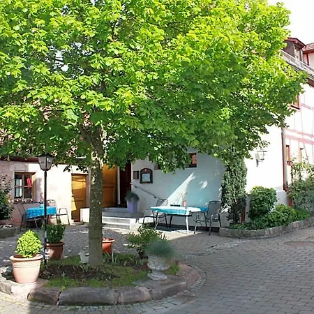 Zur Friedenslinde فندق *