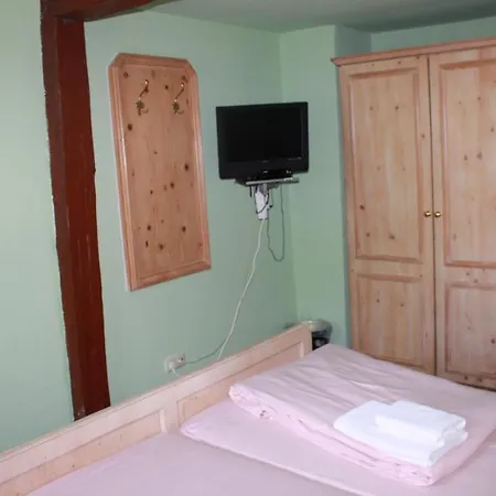 Zur Friedenslinde Hotel Nuremberga